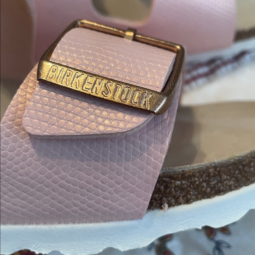 Birkenstock Women’s Light Pearlized Pink Slide Sandals in size 37 (7) - Picture 8 of 8